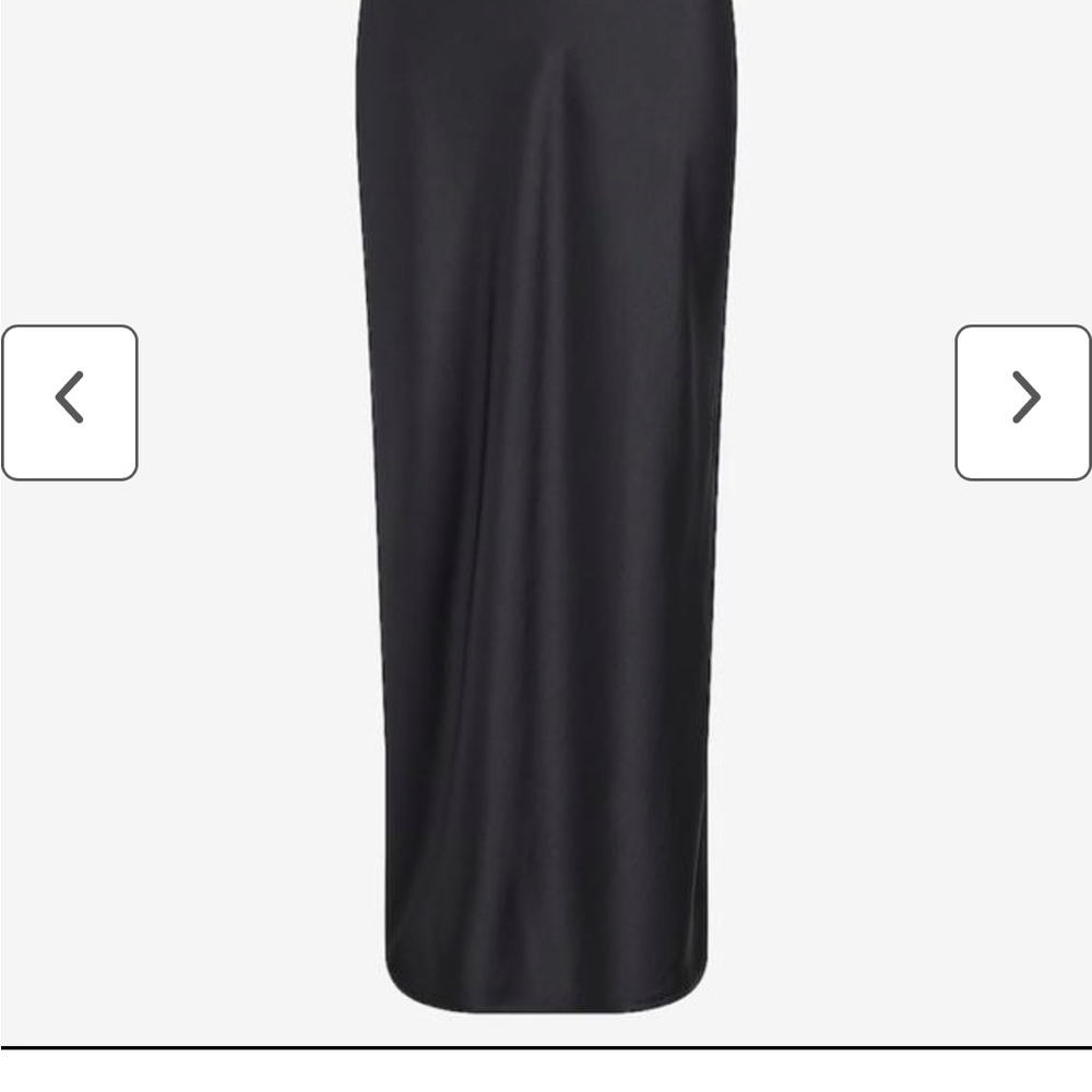 Elegant Black Maxi Skirt - Medium